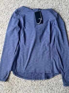 Zero Restriction Long Sleeve Hooded Pullover in Lavender with Pink Stripe Detail